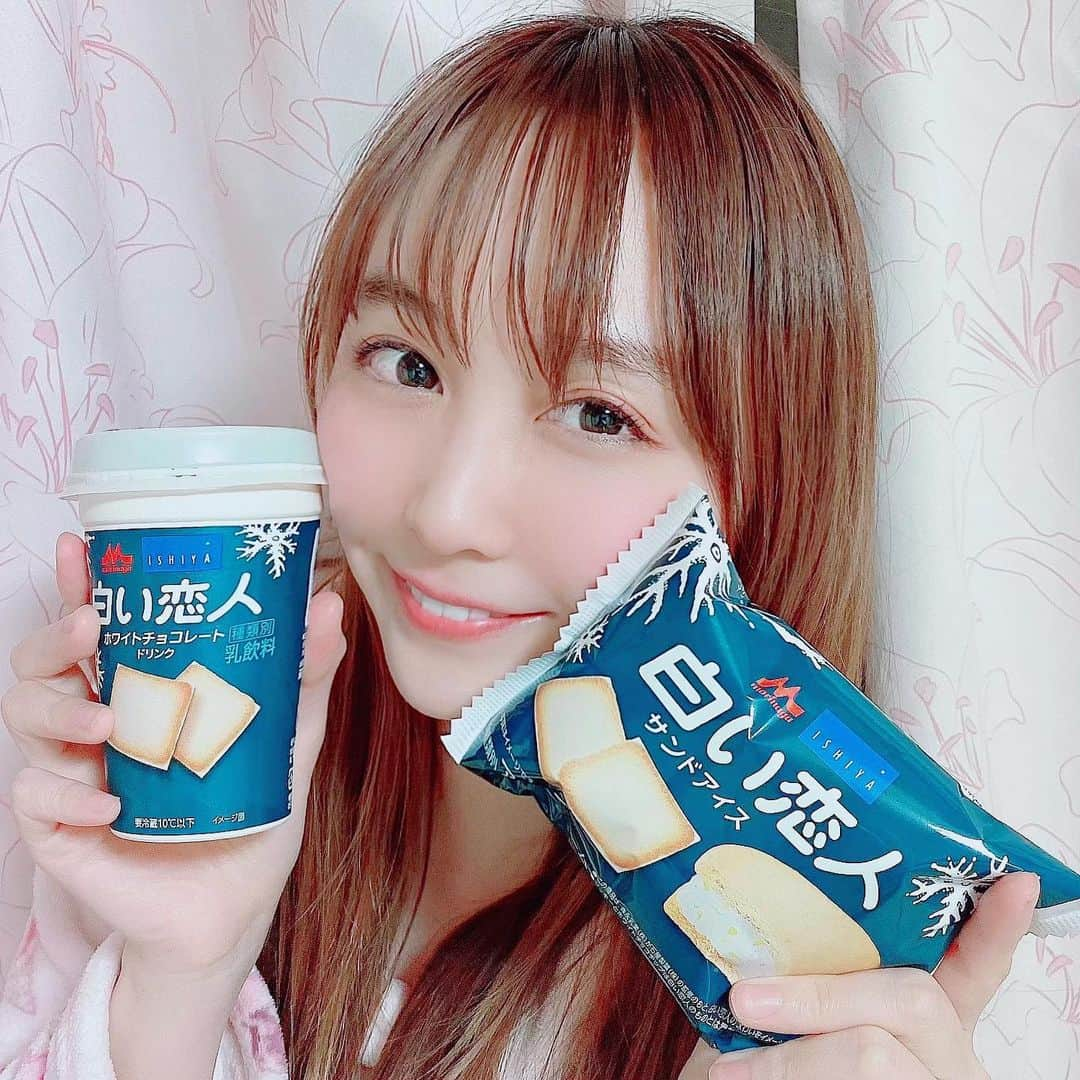 長久梨那のインスタグラム：「． きゃぴー💗 #白い恋人サンドアイス に #白い恋人ホワイトチョコレートドリンク 😍💕 #白い恋人 大好きー❤❤」