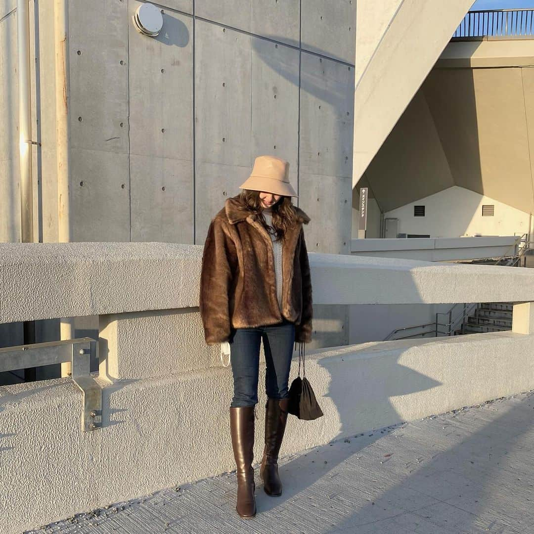 古南 祐佳さんのインスタグラム写真 - (古南 祐佳Instagram)「. @leannofficial で受注したバケハ🧏‍♀️♡ . . #coordinate #code #outfit  #バケットハット #ファーコート #ロングブーツ」2月8日 20時17分 - komi_yk