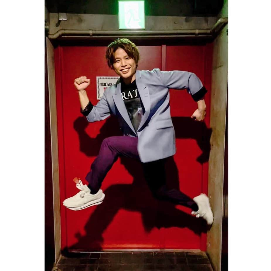 仲村宗悟さんのインスタグラム写真 - (仲村宗悟Instagram)「#1日1JUMP 収録現場にあった非常口を完全再現😝 ストーリーズにも投稿しましたが、メディア情報も随時更新しております🙌  「JUMP」発売まであと2日...❣️  #1日1JUMP #仲村宗悟JUMP👟 #1日1しゅうご」2月8日 20時23分 - nakamura_shugo_official