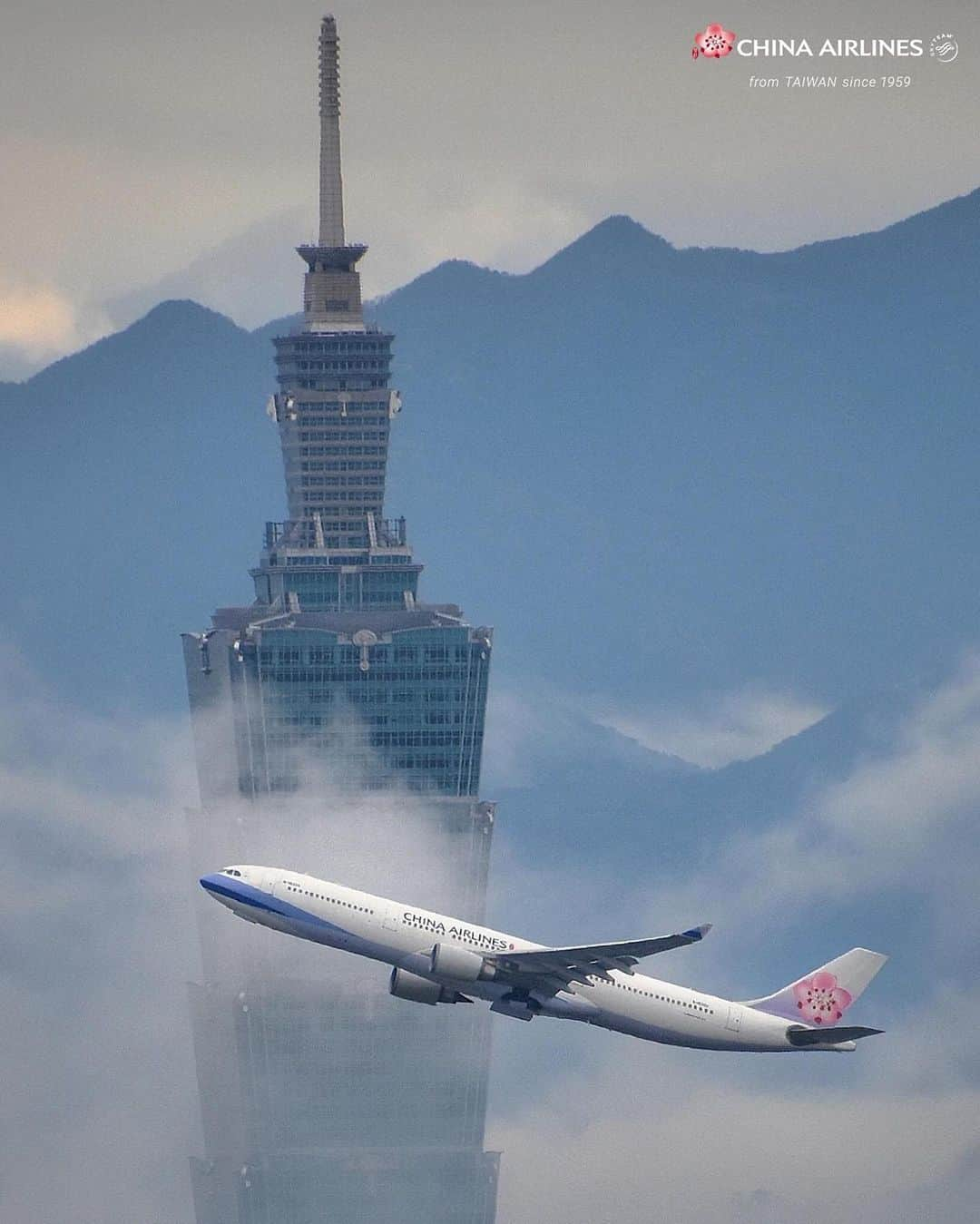 日本地区チャイナ エアラインさんのインスタグラム写真 - (日本地区チャイナ エアラインInstagram)「【Fascinating plane pictures】  ⛰＋🏢＋✈＝ハッピーな一週間を(^^♪ Thank you @Kanaka jal  ＜公式HP＞ https://goo.gl/vif8Qp  #チャイナエアライン #chinaairlines #中華航空 #スカイチーム #台湾 #防疫」2月8日 20時36分 - chinaairlines.jp