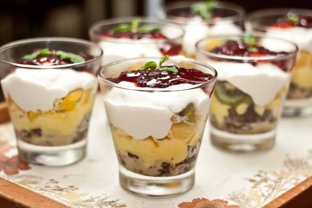 Archana's Kitchenさんのインスタグラム写真 - (Archana's KitchenInstagram)「Baileys Irish Cream Trifle Pudding Recipe is an interesting combination of brownie layered with fruits and drenched with the popular coffee liqueur called Baileys. Great to be served to your loved one for #ValentinesDay Search for the recipe “Baileys Irish Cream Trifle Pudding” in our app. Link to the app in the bio @archanaskitchen . . . . . . #recipes #easyrecipes #snacks #teatime #teatimesnacks #patty #archanaskitchen #healthyeating #highprotein #eatfit #cooking #food #healthyrecipes #foodphotography #recipeoftheday #comfortfood #deliciousfood #delicious #instayum #food #tandoori #alootikki #tandoorialoo」2月8日 20時30分 - archanaskitchen
