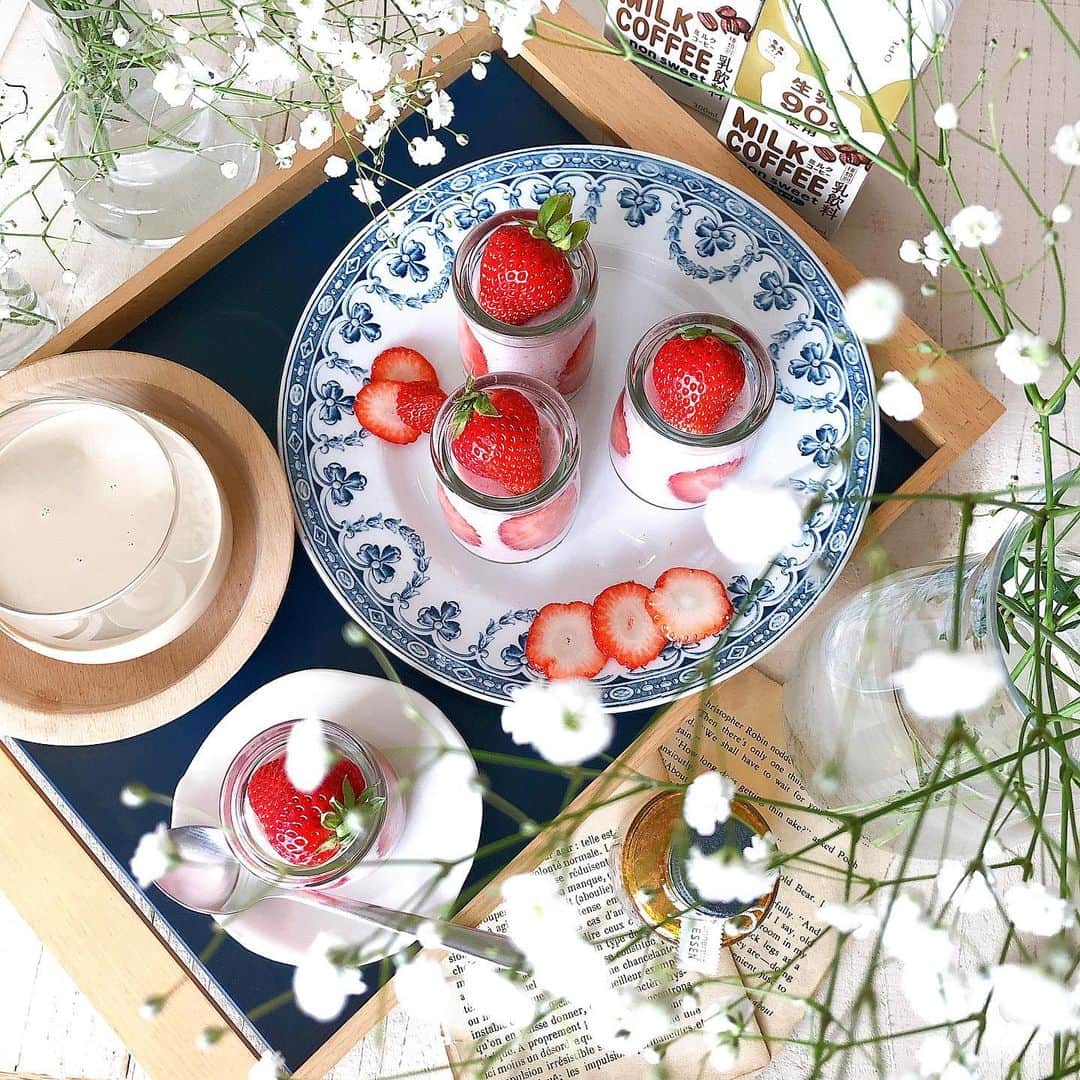 ai ˖◛⁺⑅♡のインスタグラム：「2021.2.8 ・ Strawberry milk pudding いちごミルクプリン ・ いちごが大好きな娘は 大喜びだったけど 実はちょっと分離しちゃって 残念な仕上がりに(꒪⌓꒪) ・ ・ 「#WATABOKUミルクコーヒー」 と一緒におやつタイム ・ 生乳90%のリッチなミルクコーヒー コクがあって飲みやすく 無糖なのもまた嬉しい♡ 冷たいままでも 温めてもおいしいです！ ・ ・ #リッチミルクコーヒー#おうちごはんキャンペーン#森乳業#わたぼく#大人のわたぼくコーヒー#いちごミルク#いちごミルクプリン#いちごプリン#🍓#strawberrypudding#pudding#strawberry#tomiz#wp_deli_japan#igersjp#フーディーテーブル#手作りおやつ#キッチングラム#homemade#sweets#locari#cotta#おうちごはんlover#macaroni#手作りスイーツ#foodpics#foodporn#いちごスイーツ」