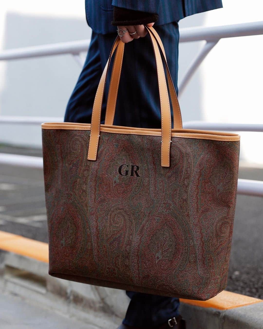 Roseさんのインスタグラム写真 - (RoseInstagram)「G stands for Grant and R stands for Rhodes👜  #EtroByYou #Etro」2月8日 20時39分 - rose_0507_