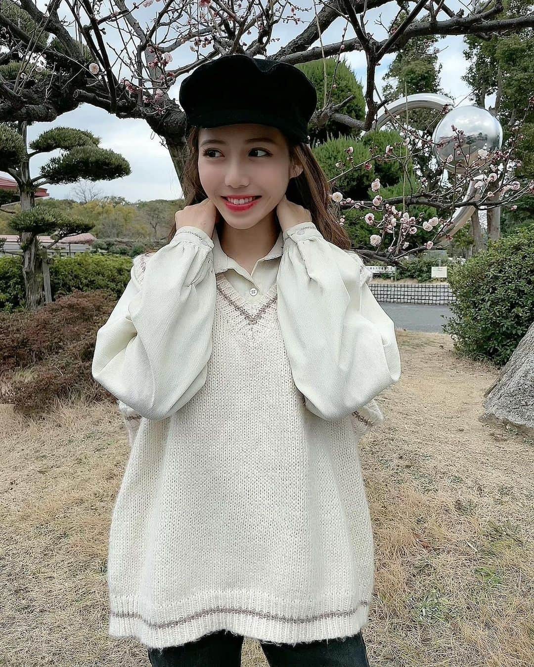 伊藤莉子さんのインスタグラム写真 - (伊藤莉子Instagram)「． ． ． new knit vest♡ 一目惚れしたニットベストセットシャツ🧶 お気に入りで何回も着てる💓 ． ． ストーリーにも載せたけど @holidayandholiday_official のものです♡ ． ． ． #ニットベスト #私服 #春服 #code #fashion #韓国 #韓国ファッション #伊藤莉子 ．」2月8日 20時43分 - krk_818