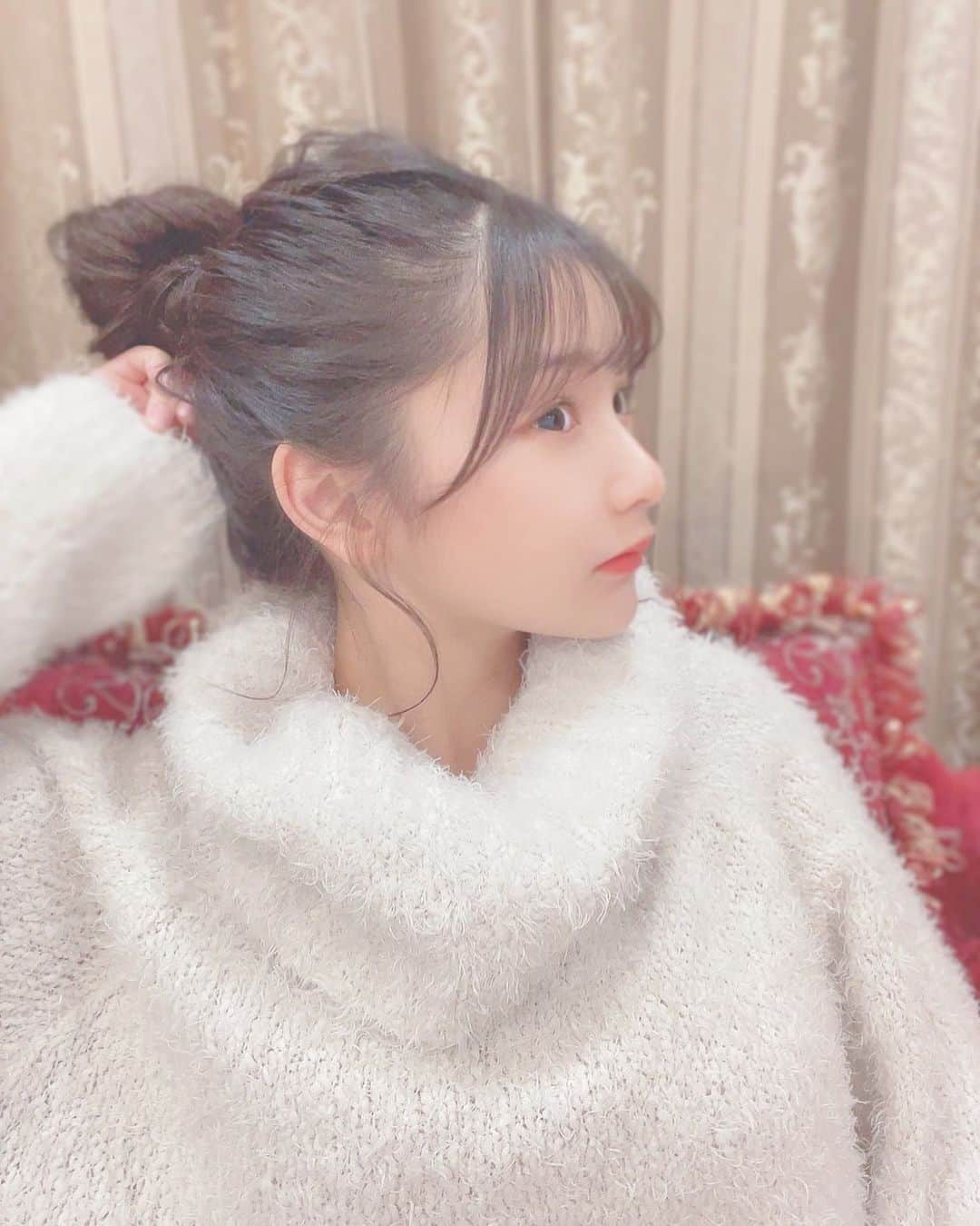 藤園麗のインスタグラム：「もう冬も終わり春に近づいてきてるかな💭💖 実は5日間だけ毎日投稿してました笑 毎日投稿できるか不安だったので言わずにしてました🧡気づいてましたか？🥲🎀 . . . #あざとい #あざとくて何が悪いの #🎀💖 #おだんごヘア #おだんごアレンジ #ニットコーデ #ニットワンピース #実は #毎日投稿 #してました #笑 #藤園麗」