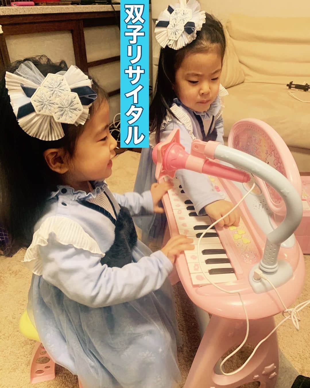 DJ TAROさんのインスタグラム写真 - (DJ TAROInstagram)「👧アナです❗️ 👧エルサです‼️ 3歳になった双子の娘たちに Princessブーム👸到来✨ お誕生日🎁の🎤付きキーボード🎹で❄️アナ雪❄️を大熱唱♫ 👧👧『ありのーままのー！』  すると…  👧👧 『パパ！アナはアリさんなの？』🐜🤣 #双子のパパ #アナと雪の女王」2月8日 20時47分 - djtaro