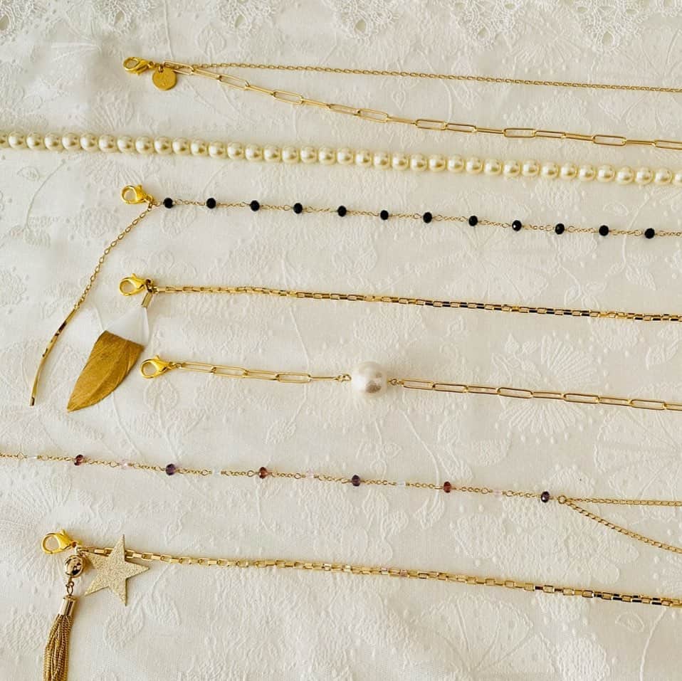 azumiのインスタグラム：「チラリ見せ👀 どれがお好みですか？ #tunobyazumi  #maskholder  #maskchain  #glasschain  #マスクチェーン  #マスクホルダー @tunobyazumi」