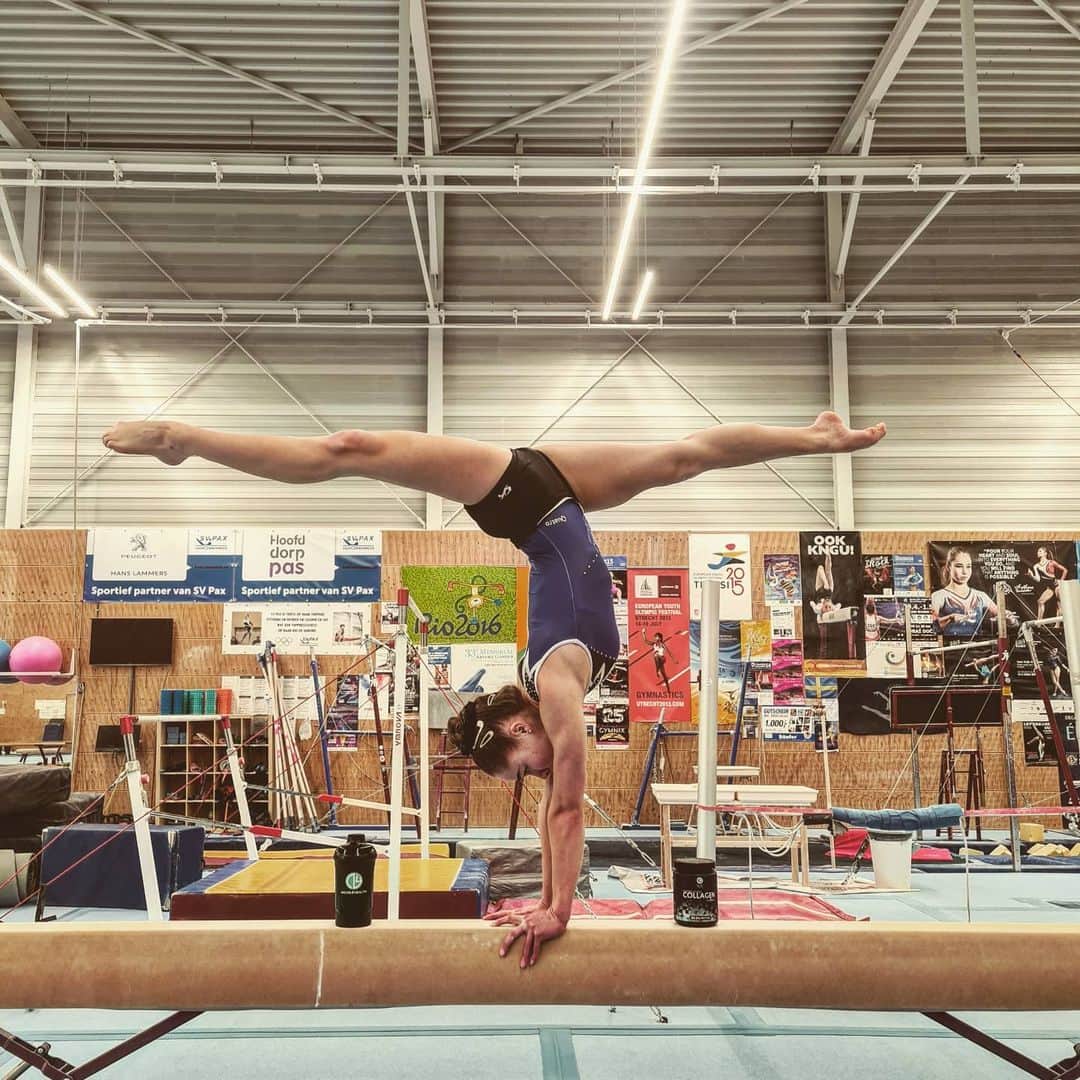 エイトォーラ・トールズドッティルのインスタグラム：「Monday🔥💪🏼」