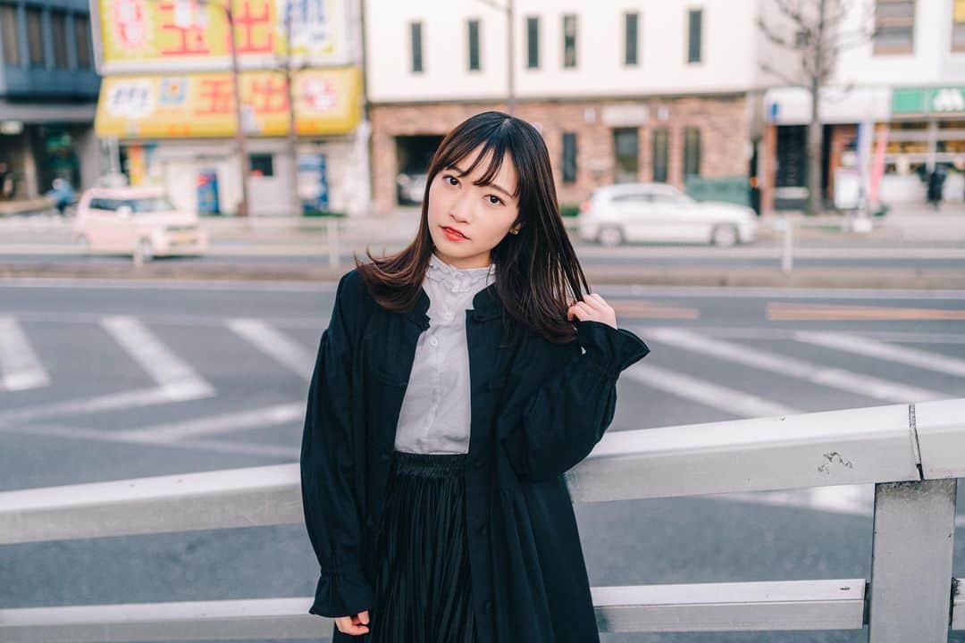 末井櫻子のインスタグラム：「． ． ． ちょうど一年くらい前🥸 ． 珍しく黒っぽい服装 どうですか🖤 ． ． ながすぅに撮ってもらってお気に入りのやつ☺︎  (ありがとう👶🏻 @photoby_yuki ) ． ． ずっと投稿できてなかったから少しずつ載せてく😽♡」