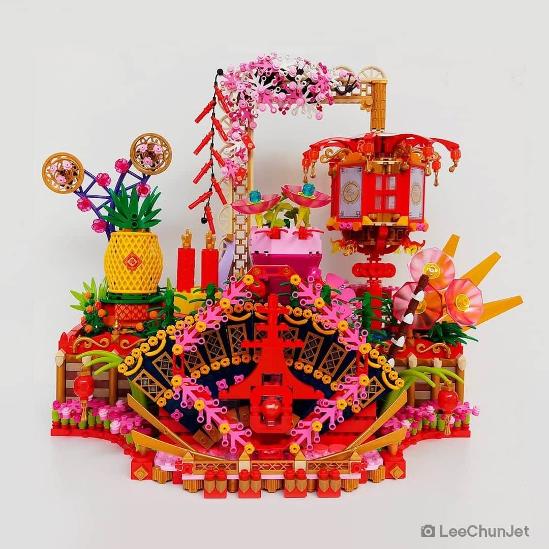 LEGOさんのインスタグラム写真 - (LEGOInstagram)「Spruce up your décor with a touch of creativity! Get building this #LunarNewYear! 🧧  📸 @andyhunglegopro, LeeChunJet, EricMok, @artisanbricks, @rack.brick」2月8日 21時00分 - lego