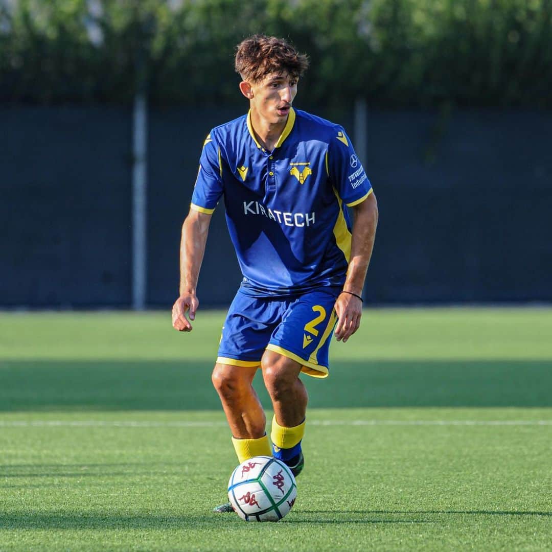 エラス・ヴェローナFCのインスタグラム：「Siamo vicini a te, ai tuoi cari e a chi, come noi, ti vuole bene.  Forza Andrea!  #HVFC」