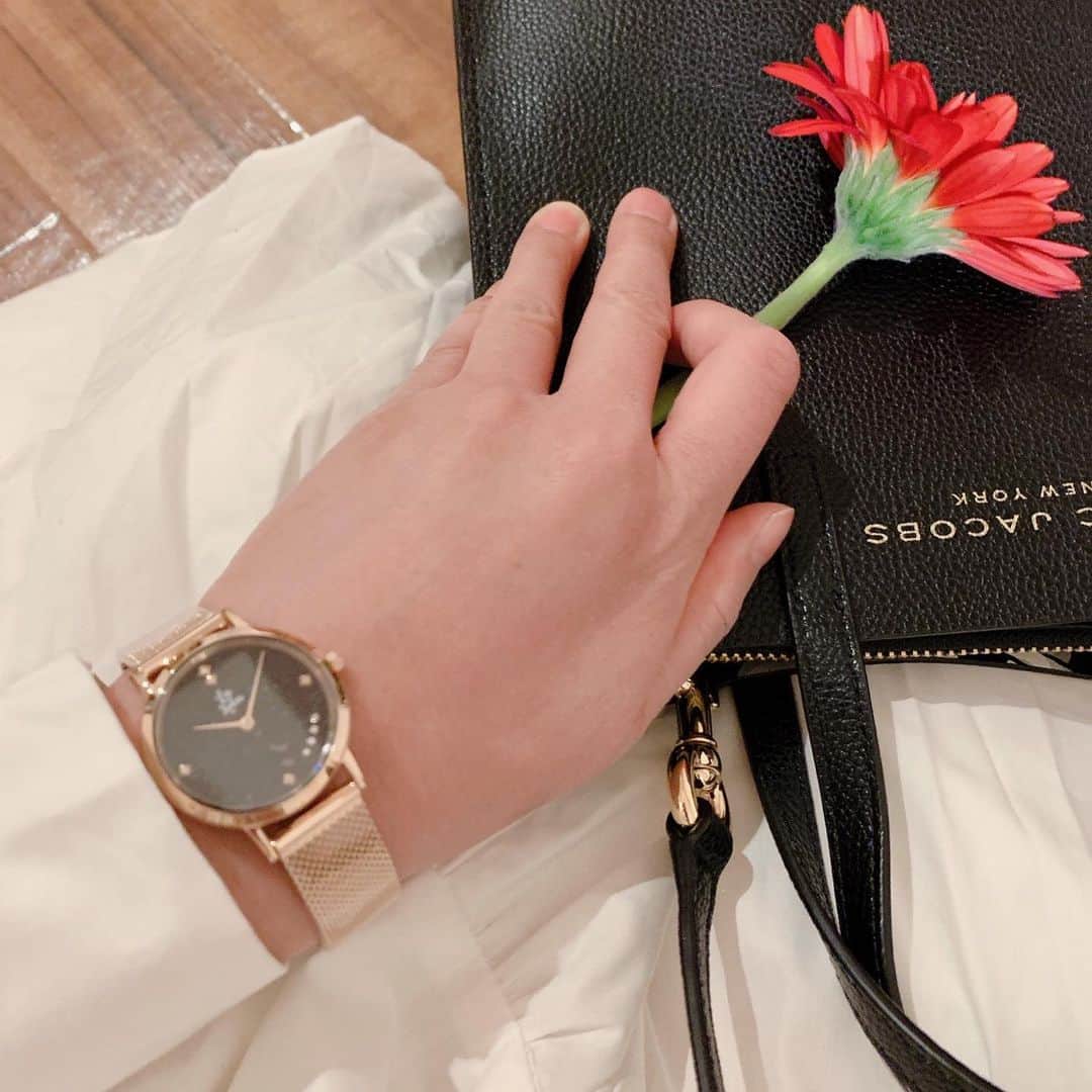 のインスタグラム：「・ ・ 「LIAKULEA」@liakulea_japan 様から素敵な時計が届きました🎁💕 ・ ハワイの星空をイメージして作られたブランド🌌✨ 今回、私はこちらの時計を選びました⌚️💕 ・ キラキラ輝く満天の星空🌌✨ 綺麗過ぎて何回も見ちゃいます🥰 必ず褒められるお気に入りの時計がまた増えました❤️ ・ ・ 10%割引クーポンコードをお付け致します🎟→「mizuhan79」 ※本日より1年間有効。 よかったらお使いください❤️ ・ ・ 🌹 ・ ・ #リアクレア #時計 #腕時計 #liakulea #ハワイ #手元くら部 #手元倶楽部 #きょコ #ファッション好きな人と繋がりたい #コスプレ#コスプレイヤー #エロスタグラム #水原乙 #インスタグラマー #インフルエンサー #好可爱 #卡哇伊 #可愛 #맞팔 #sexybody #sexyhot #instagravure #tagsforlikes #YouTube #YouTuber #japanesegirl #asianbeauty」