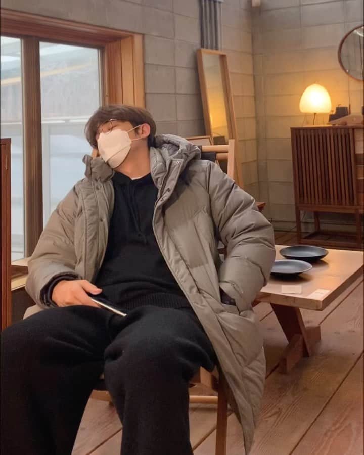チン・イハンのインスタグラム：「#🥱#💤」