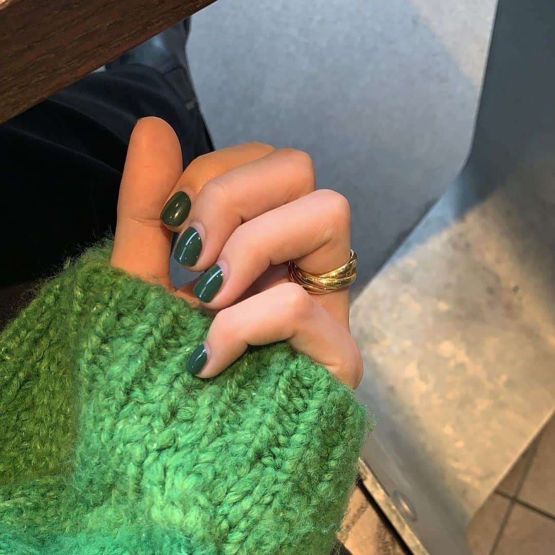 Alisaさんのインスタグラム写真 - (AlisaInstagram)「🌳green🌳  気付けば服もネイルもグリーン💭  子どもの頃は好きな色とか聞かれても 特になくてみんな好きな色決まってて かっこいいなあと思ってたんだけど 大人になったら自然と好きな色になってた✌🏼  #green」2月8日 21時09分 - alisataira
