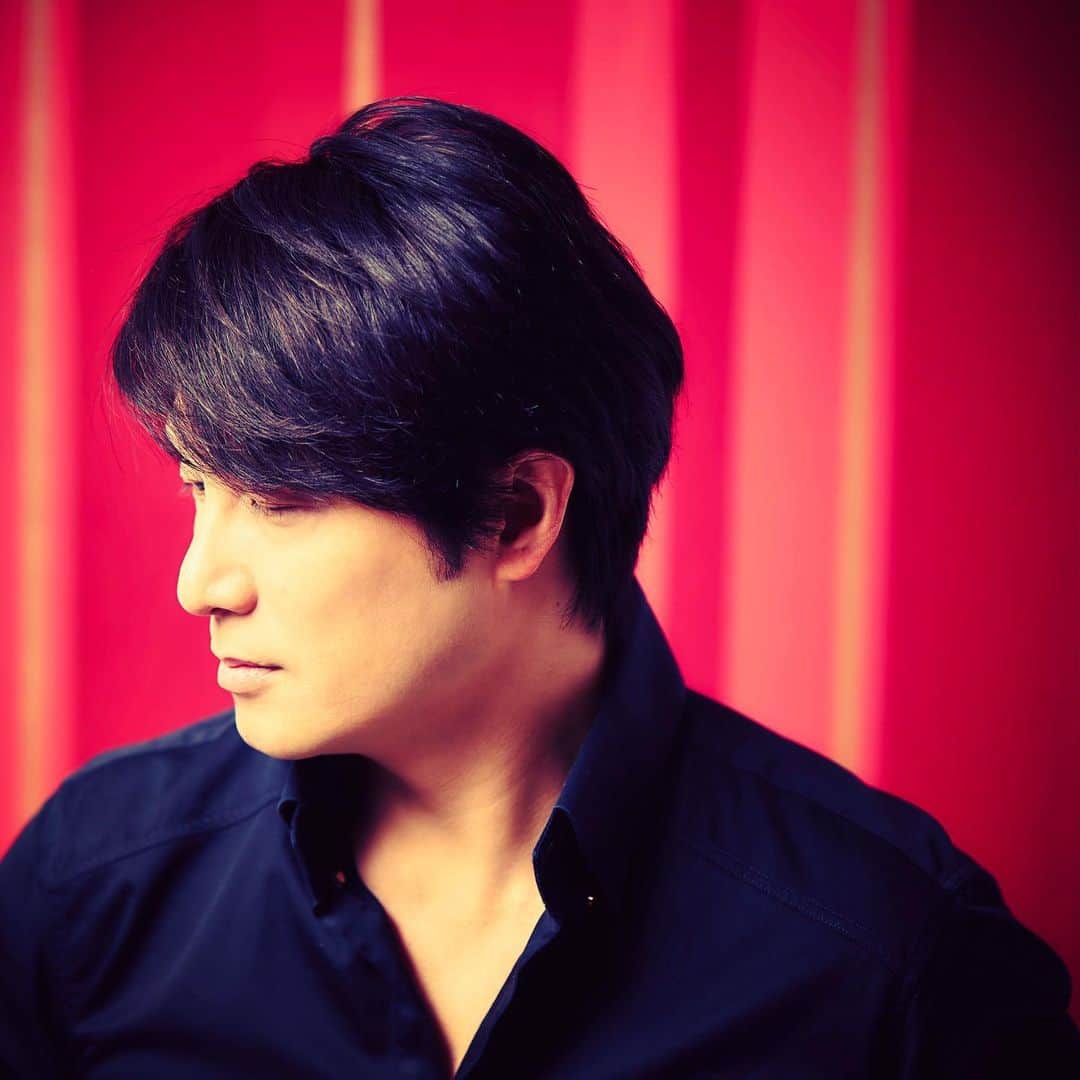 望月衛介のインスタグラム：「マネージャーに散々言われて プロフィール写真を変更しました。 #artistphoto」