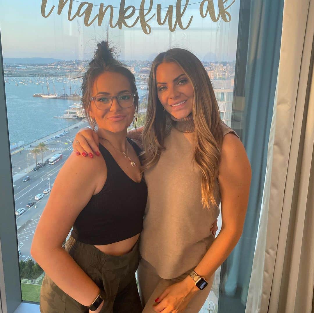 ミッチェル・マネーのインスタグラム：「After an extremely difficult year, we are beyond grateful to be celebrating another year of life for Brielle! Today she turned SIXTEEN years old!!! 🙌🏽🎉🥳 Brielle is proving to be more than I had ever imagined her to be. Her character and strength have been front and center during her 15th year of life. It has blown me away every single day. I’m buckling up (literally and figuratively) for year 16! I can’t wait to see what this amazing kid continues to achieve. Happy Birthday to my ride or die baby girl! I love you so much and am so very grateful to be celebrating you today and every day! Happy Sweet 16 @briellemoney 🎉🎂🥳」