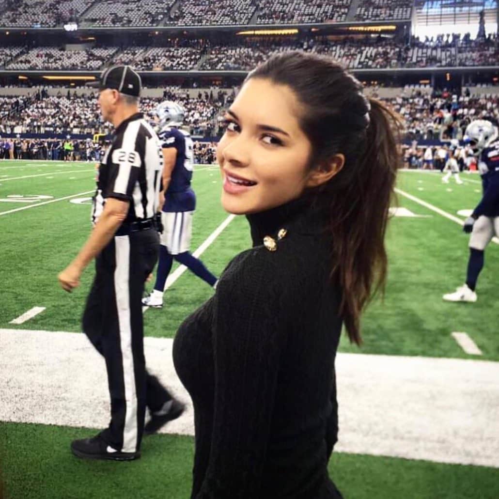 パオラ・ポーリンのインスタグラム：「Did you like the super bowl this year ?🏈🙋🏻‍♀️ - Les gusto el super bowl este año ? 🏈🙋🏻‍♀️」