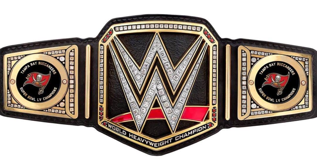 トリプルHさんのインスタグラム写真 - (トリプルHInstagram)「Congratulations to @tombrady and the @buccaneers on an incredible performance in the #SuperBowl. From the #WWEThunderDome to @rjstadium, enjoy this @wwe custom title ... @gronk will know what to do with it!!!」2月8日 12時15分 - tripleh