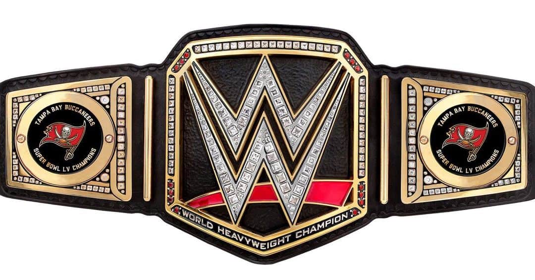 トリプルHのインスタグラム：「Congratulations to @tombrady and the @buccaneers on an incredible performance in the #SuperBowl. From the #WWEThunderDome to @rjstadium, enjoy this @wwe custom title ... @gronk will know what to do with it!!!」