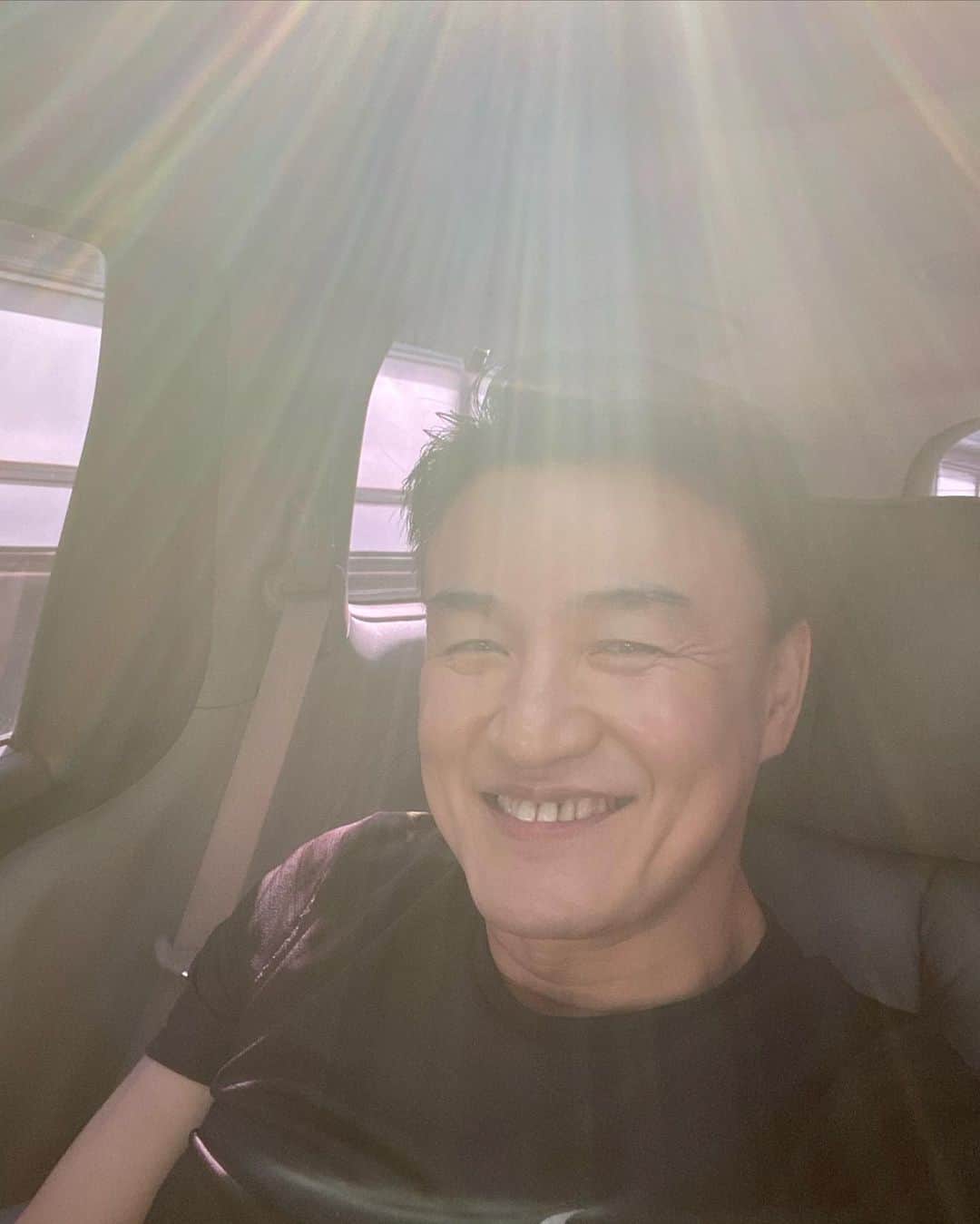 パク・チュンフンのインスタグラム：「햇살이 좋네요☀️👍good sunshine #박중훈#무지개햇살 #Joonghoon Park」