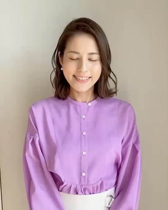 フジテレビアナウンサーのインスタグラム：「. 【おうち応援プロジェクト】「デジタル紙芝居」 毎週月曜日はメイキングや作品にまつわるコメントを投稿しています。 今週は永島優美アナ☺️からのメッセージです✨  作品は👇 第６回　「手袋を買いに」　新美南吉 読み手：川野良子・大村晟・永島優美・新美有加 読み順：始め～永島優美 　　　　03:31～大村晟 　　　　07:46～新美有加 　　　　11 48～川野良子 挿絵：杉山宏樹（フジテレビ美術制作局））  YouTubeでも配信中 →YouTubeで『フジテレビ　デジタル紙芝居』で検索してください☺️ ぬりえや台本はフジテレビCSRのHPでダウンロードできます🎨 →『フジテレビ　おうち応援プロジェクト』で検索してみてください☺️  デジタル紙芝居〈これまでの5作品〉は… ☺︎IGTV動画 ☺︎ストーリーのアーカイブ いずれの方法からもご覧いただけます☺️  #フジテレビアナウンサー #川野良子 #大村晟 #永島優美 @yuumi_nagashima  #新美有加 @yuka_niimi.49  #デジタル紙芝居 #手袋を買いに #新美南吉 #読み聞かせ #国語 #音読 #低学年 #Kamishibai #kenjimiyazawa #japanesestorytelling #storyforkids #beautifulcolors #onlinebookreading #homelearning」