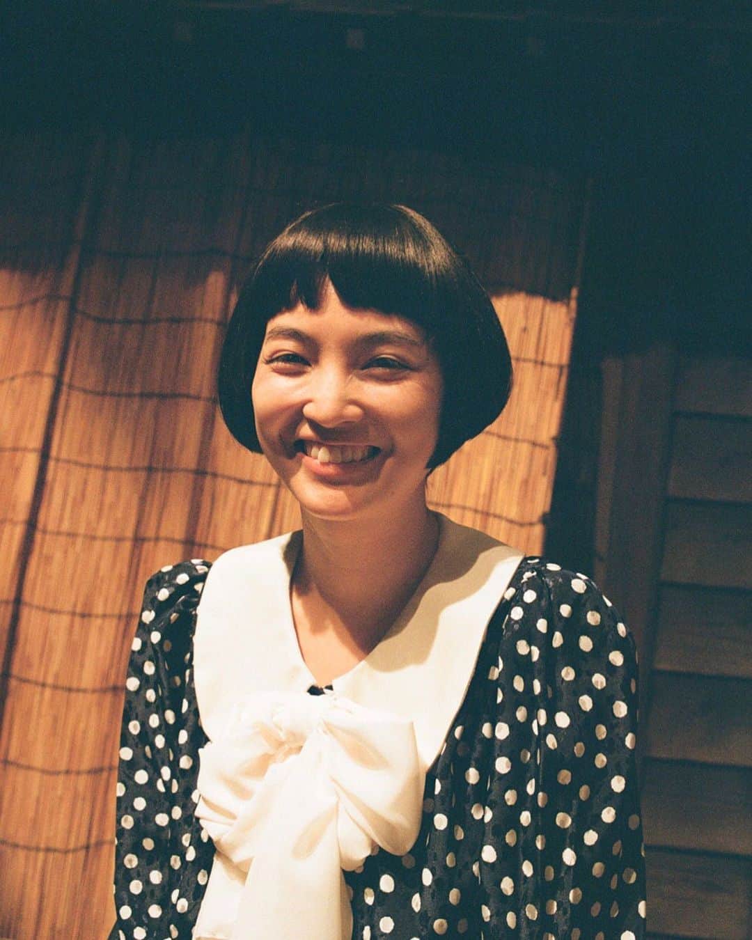 松本妃代のインスタグラム：「. おちょやん、見てくださってありがとうございます😌 やっと動き出した鶴亀家庭劇🐓 めちゃくちゃな稽古場でしたね… あんなんで幕開けられるんやろか… とにもかくにも、今週もよろしゅうお頼もうします🙇  #おちょやん」