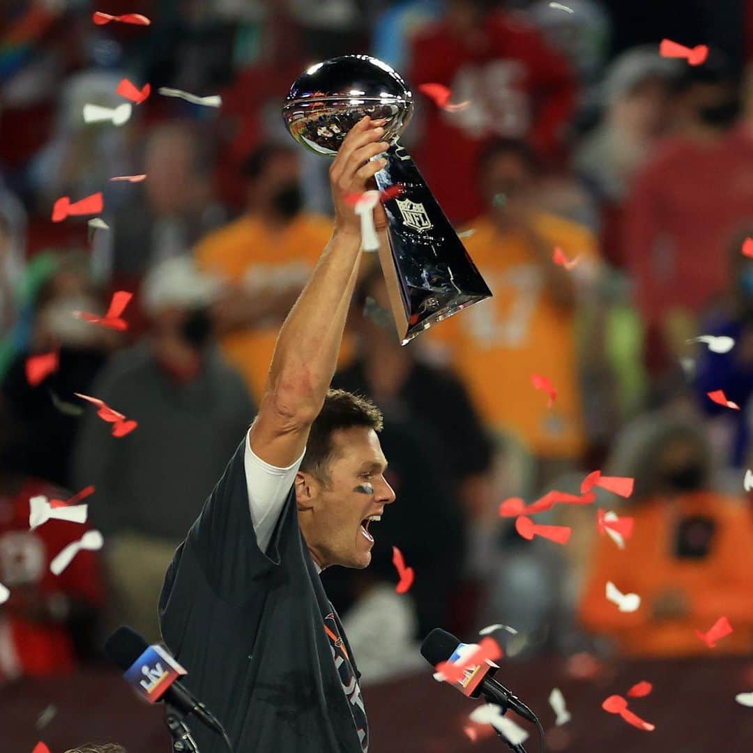 E! Onlineさんのインスタグラム写真 - (E! OnlineInstagram)「The Tampa Bay Buccaneers are your official #SuperBowlLV champs, their 2nd ever win and Tom Brady's 7th. ❤️🖤 (📷: Getty Images)」2月8日 12時47分 - enews