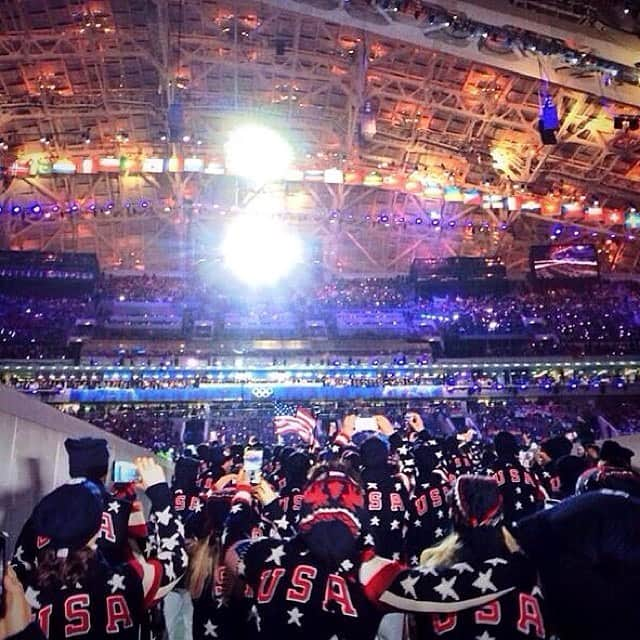 アレックス・シブタニさんのインスタグラム写真 - (アレックス・シブタニInstagram)「On this day in 2014, we marched in the Opening Ceremony in Sochi, Russia. Our first @olympics - what a feeling! @teamusa #teamusa  📸: @alexshibutani」2月8日 13時10分 - shibsibs