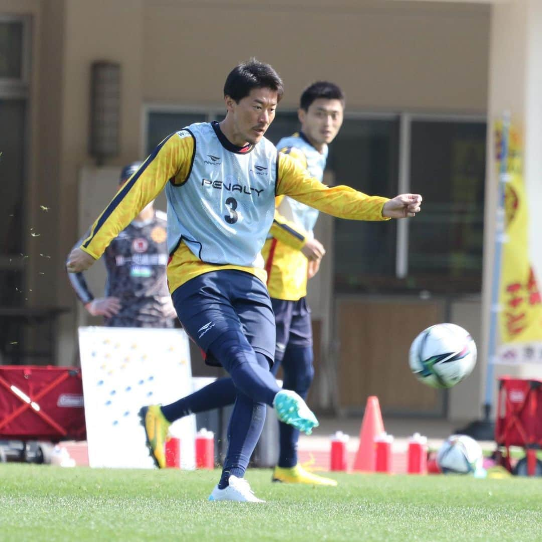 ギラヴァンツ北九州さんのインスタグラム写真 - (ギラヴァンツ北九州Instagram)「. 沖縄キャンプ2日目⚽️ AMトレーニング . #giravanz #ギラヴァンツ北九州 #ギラヴァンツ #北九州 #jリーグ #j2 #沖縄キャンプ」2月8日 13時13分 - giravanz_kitakyushu