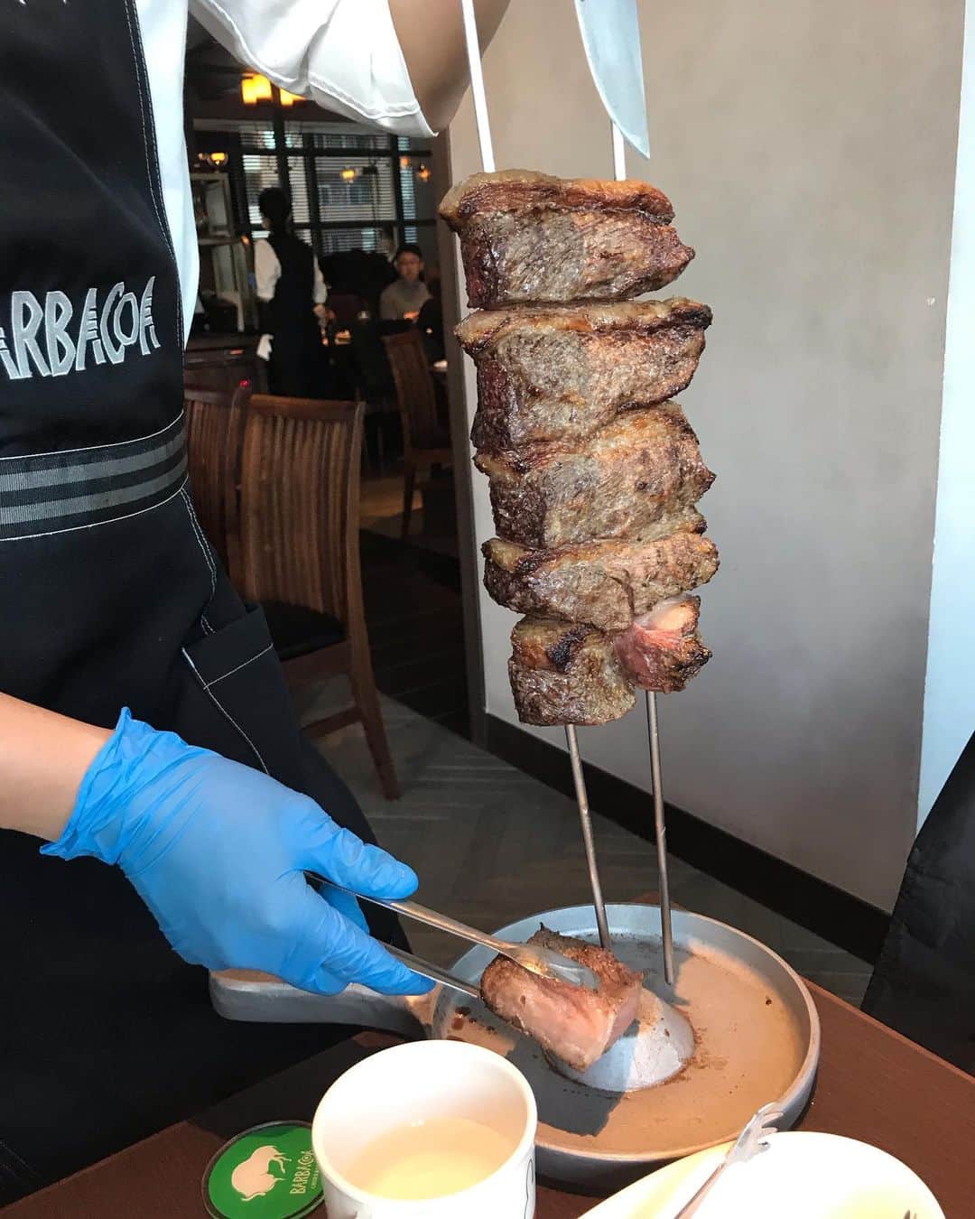 高橋みゆきのインスタグラム：「バルバッコアランチ🍖久しぶりにこれでもかってくらい肉🍖食べた😤サラダ🥗も嬉しい😊 #バルバッコア #虎ノ門ヒルズ #肉🍖 #休日ランチ #サラダ #心坊も凄い食べっぷりでした #夜までお腹いっぱいでした」