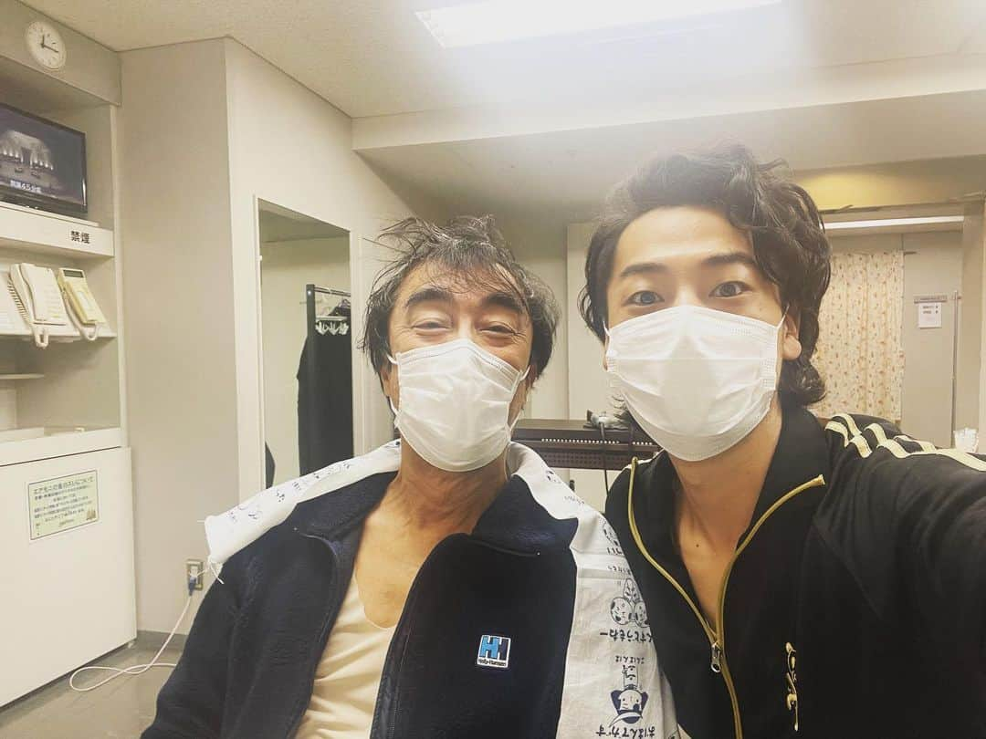 福士誠治さんのインスタグラム写真 - (福士誠治Instagram)「舞台オスロから 益岡徹さんとツーショット  大好きな先輩です  #福士誠治 #益岡徹 #舞台オスロ #新国立劇場」2月8日 13時47分 - seiji_fukushi