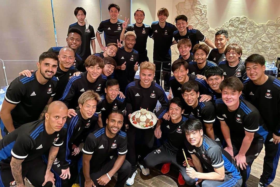 横浜F・マリノスさんのインスタグラム写真 - (横浜F・マリノスInstagram)「First training camp✅  #fmarinos #キャンプ #石垣島」2月8日 14時00分 - yokohamaf.marinos