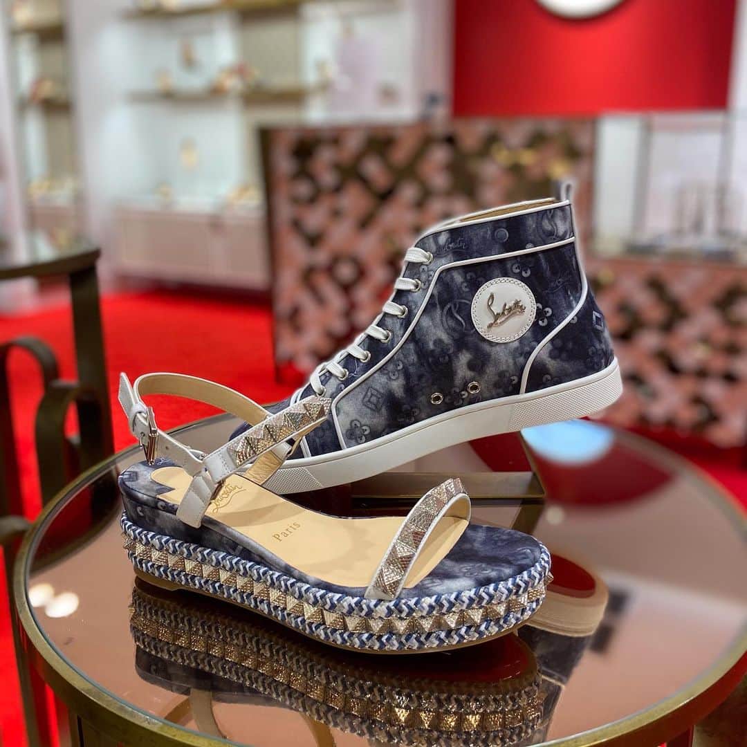 のインスタグラム：「Christian Louboutin SS21 COLLECTION At 4F Shoes Gallery ※画像1枚目のスニーカーはメンズのみ。阪急メンズ大阪2F「クリスチャンルブタン」にて販売。  #Hankyu #HANKYUMODE #umedahankyu #阪急うめだ本店 #うめだ阪急 #阪急百貨店 #osaka #umeda #mode #christianlouboutin #クリスチャンルブタン #シューズ #スニーカー #サンダル #ss21」
