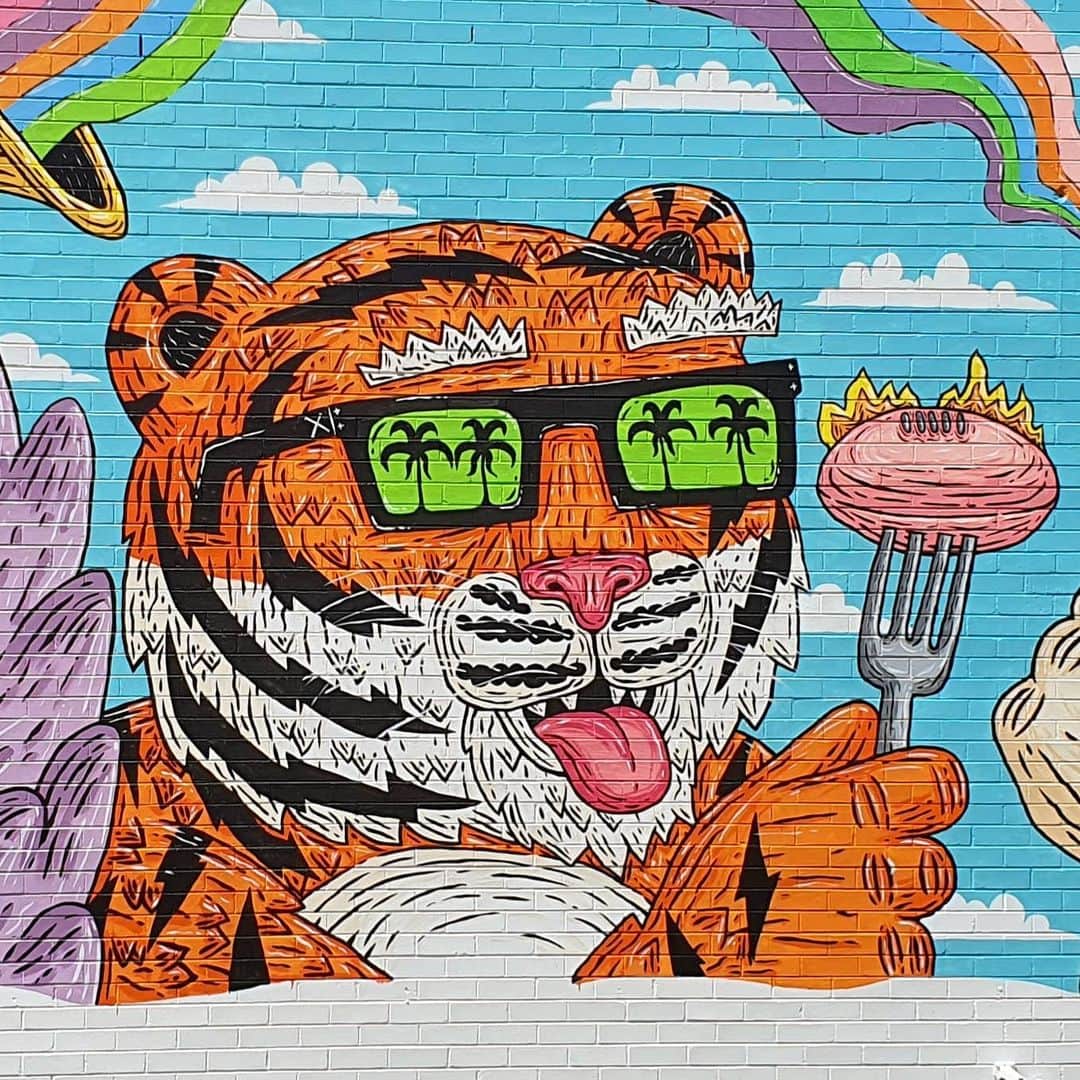 MULGAさんのインスタグラム写真 - (MULGAInstagram)「Awesome to paint a mural at @kingsgrove_north.hs featuring Christopher the Cockatoo, Ted the Tiger and Odie the Orangutan as named by @indistevenson3, @kimjeffo and @lalalambies. Thanks to everyone that suggested names 😎👊. ⁣ ⁣ This bad boy took 8 days to paint with a brush (and a roller on some blue sky bits) with Christopher being a late addition as we originally planned to only paint Ted and Odie as you can see from the progress photos.⁣ ⁣ Big thanks to Angelo, Sarah and all of Kingsgrove North HS for having me and @_prosmeatus_ for shouting me a chicken burger and Coke Zero🙏👌.  #mulgatheartist #muralart #schoolmural #kingsgrovenorthhighschool #tiger #tigerart #cockatoo #cockatoopainting #orangutanart #orangutan」2月8日 14時29分 - mulgatheartist