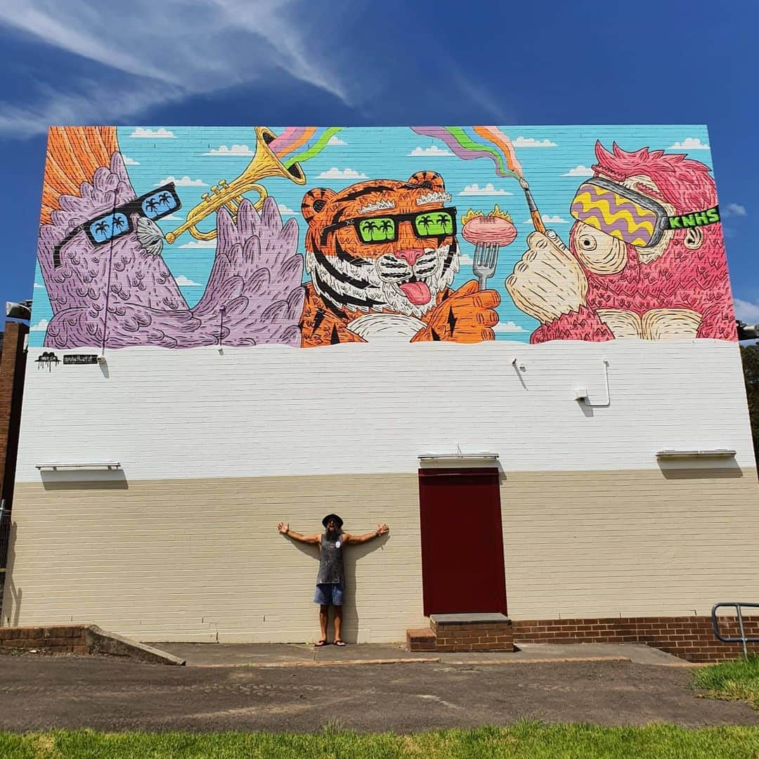 MULGAさんのインスタグラム写真 - (MULGAInstagram)「Awesome to paint a mural at @kingsgrove_north.hs featuring Christopher the Cockatoo, Ted the Tiger and Odie the Orangutan as named by @indistevenson3, @kimjeffo and @lalalambies. Thanks to everyone that suggested names 😎👊. ⁣ ⁣ This bad boy took 8 days to paint with a brush (and a roller on some blue sky bits) with Christopher being a late addition as we originally planned to only paint Ted and Odie as you can see from the progress photos.⁣ ⁣ Big thanks to Angelo, Sarah and all of Kingsgrove North HS for having me and @_prosmeatus_ for shouting me a chicken burger and Coke Zero🙏👌.  #mulgatheartist #muralart #schoolmural #kingsgrovenorthhighschool #tiger #tigerart #cockatoo #cockatoopainting #orangutanart #orangutan」2月8日 14時29分 - mulgatheartist