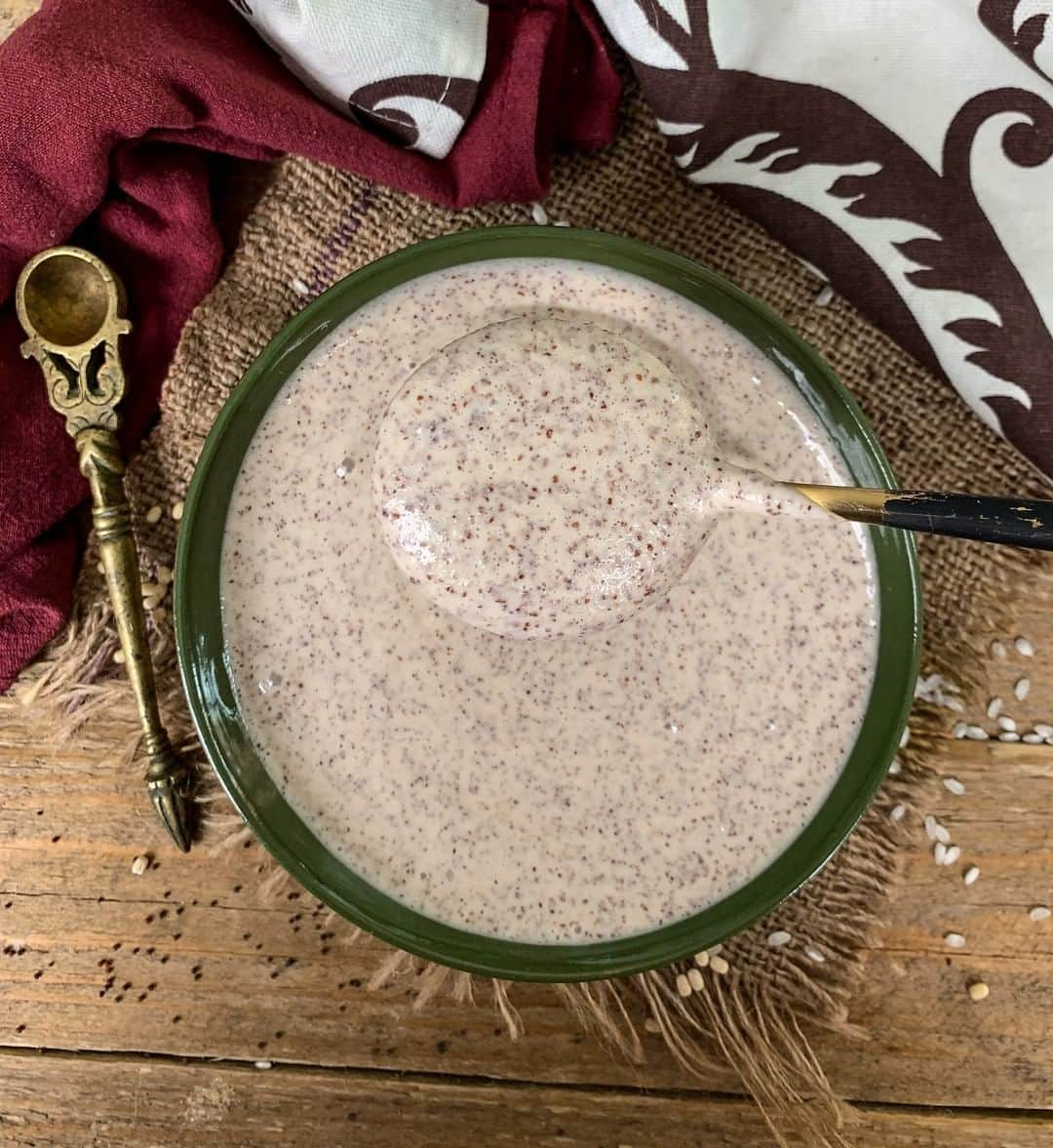 Archana's Kitchenさんのインスタグラム写真 - (Archana's KitchenInstagram)「We will be sharing a series of #HowToMake recipes every day at 11AM this week. Stay tuned :)   Search for the recipe “How To Make Homemade Ragi Idli & Dosa Batter” in our app. Link to the app in the bio @archanaskitchen」2月8日 14時30分 - archanaskitchen