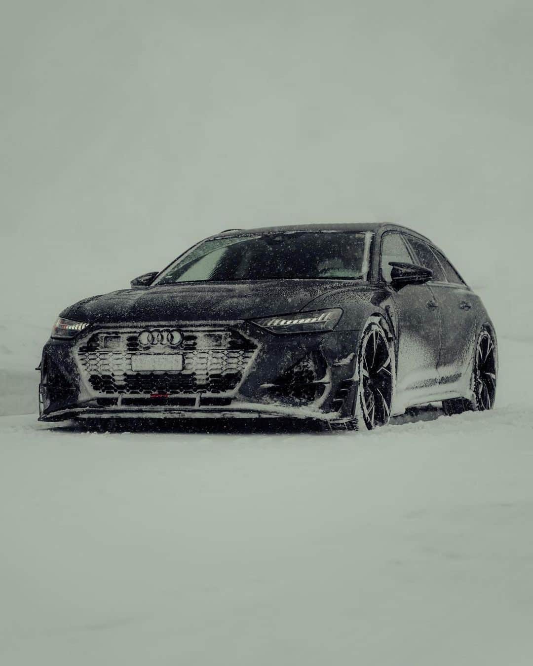 CARLiFESTYLEさんのインスタグラム写真 - (CARLiFESTYLEInstagram)「Audi ABT RS6-R 🥶 Thoughts? Photo by @blekoshots #carlifestyle @abt_sportsline #ABT #abtrs6r #rs6r」2月8日 14時34分 - carlifestyle