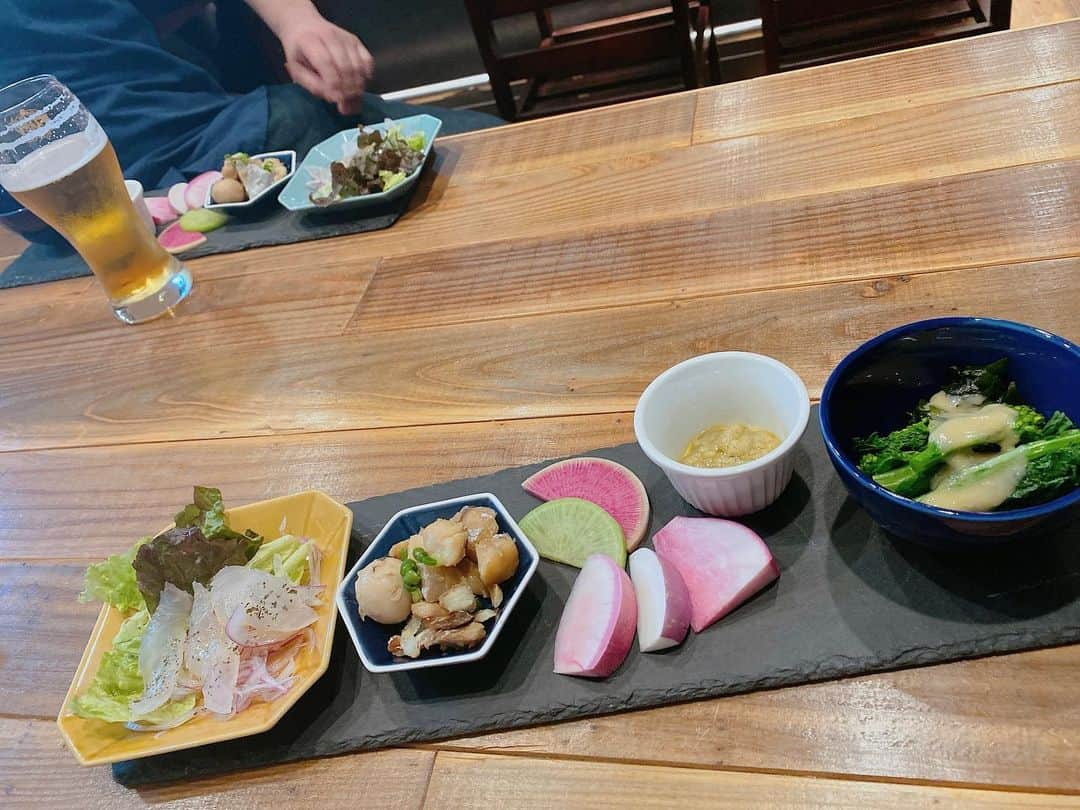 塚田詩織のインスタグラム：「#最近食べたおいしいもの クラファンの差し飲みリターンで美味しいお魚をいっぱい食べました。ごちそうさまでした🙏」
