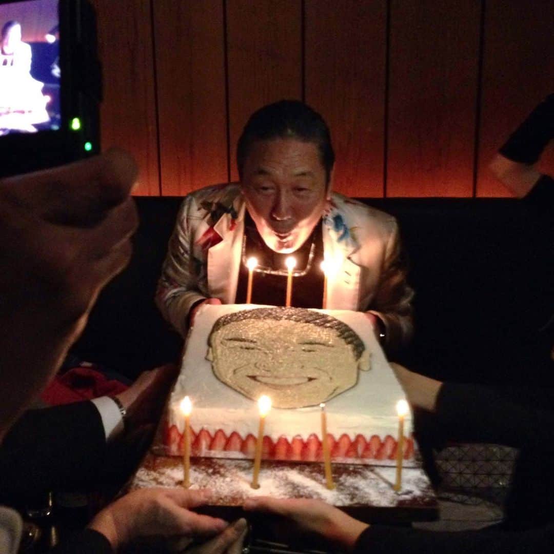 山本寛斎のインスタグラム：「寛斎にとって思い出深い誕生日となった7年前の今日、NYにて。  Memorable birthday for him, February 8, 2014.  #kansaiyamamoto #birthday #山本寛斎」