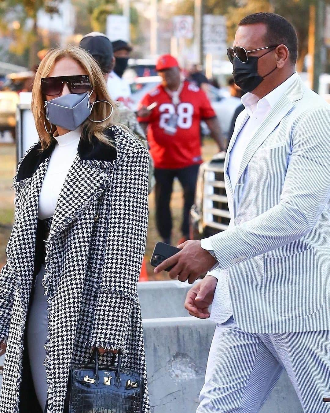 Just Jaredさんのインスタグラム写真 - (Just JaredInstagram)「@jlo and @arod were spotted arriving together for the Super Bowl in Tampa. #JenniferLopez #AlexRodriguez Photos: Backgrid」2月8日 14時55分 - justjared