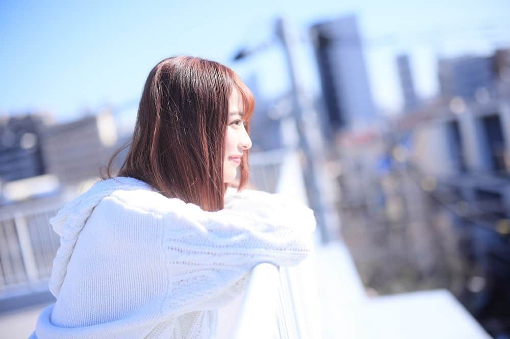 桜もこさんのインスタグラム写真 - (桜もこInstagram)「風に吹かれて❄️  #空　#白　#街　#happy #japan #japanesegirl #japanesemodel #instagood #instgram」2月8日 15時04分 - mokochan319