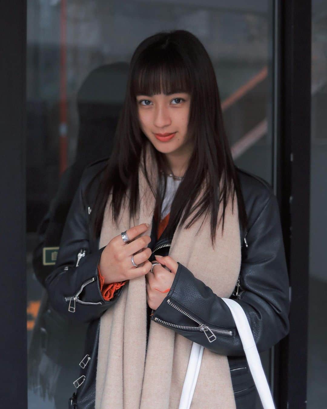 Droptokyoさんのインスタグラム写真 - (DroptokyoInstagram)「TOKYO STREET STYLE Name: @kurumi_0125_  Occupation: Model Top: #PERVERZE Pants: #PERVERZE Shoes: #StellaMcCartneyHunter Bag: #Elleme Ring: #gray / #TomWood #streetstyle#droptokyo#tokyo#japan#streetscene#streetfashion#streetwear#streetculture#fashion#ストリートファッション#コーディネート ⁣⁣ Photography: @cazumax」2月8日 15時05分 - drop_tokyo