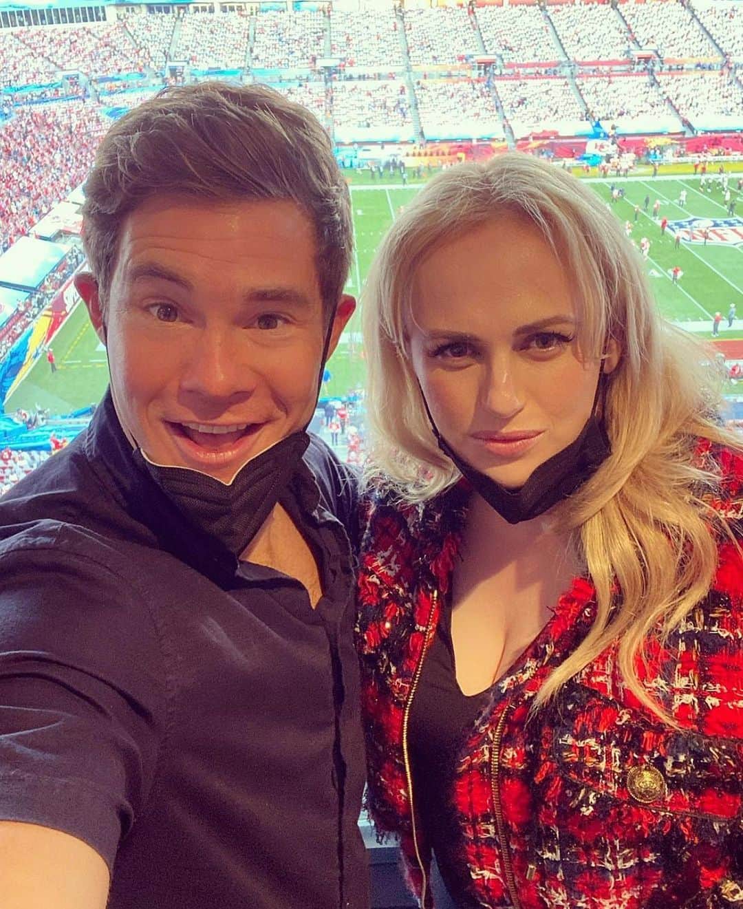 Just Jaredさんのインスタグラム写真 - (Just JaredInstagram)「“Pitch Perfect” co-stars @rebelwilson and @adamdevine reunited at the Super Bowl! The actors were seated in a private suite at the game in Tampa. #RebelWilson #AdamDevine #SuperBowl Photos: @rebelwilson」2月8日 15時10分 - justjared
