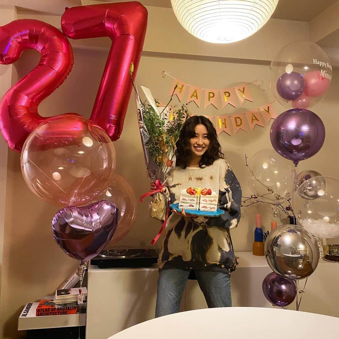 中田みのりのインスタグラム：「お祝いしてもらった🥰うれしい🥰 27歳になりました🥰」