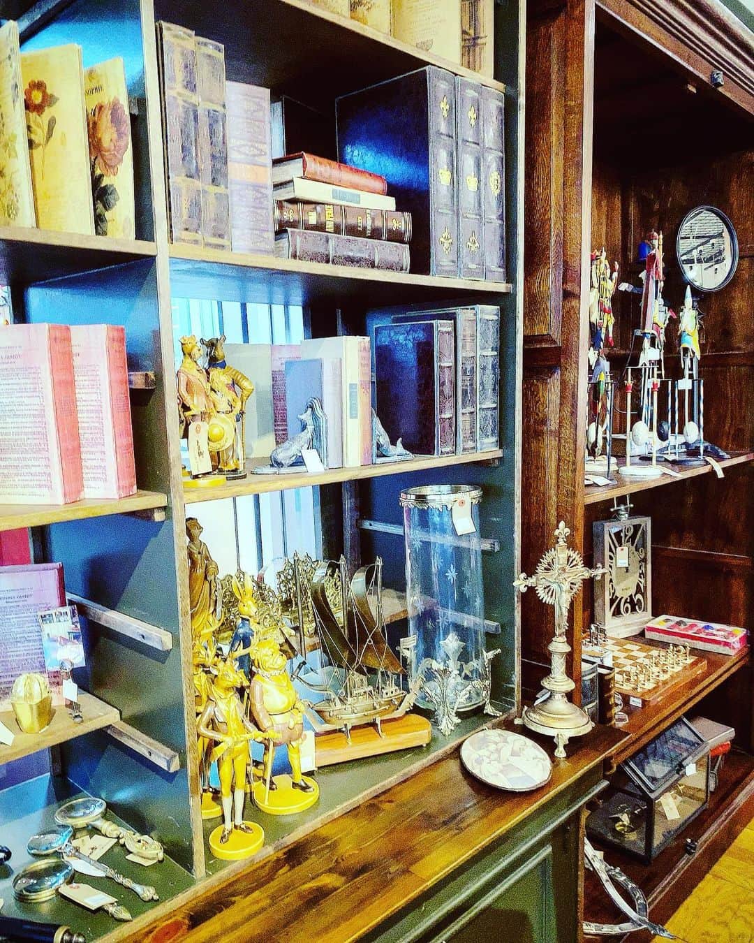 ちゃたさんのインスタグラム写真 - (ちゃたInstagram)「好きなインテリア雑貨屋さん  さて、ペットショップもみたし買い物終わったし帰ろッ🐈  #インテリア #雑貨屋 #アンティーク雑貨 #おきがくらぶ  #interiordesign #お洒落 #shop#springfashion  #fashionablelife #たのしい時間 #fashionable #お出かけ #ワクワク #家具探し #家具選び  #トレンド #雑貨屋さん巡り #雑貨店 #fashion  #l4l #置き画 #雑貨 #ペットショップ #ファッション好きな人と繋がりたい  #雑貨好きな人と繋がりたい  #お洒落な人と繋がりたい #小物 #shopping#お洒落#インテリア雑貨 #お買い物」2月8日 15時23分 - c.h.a.t.a.13