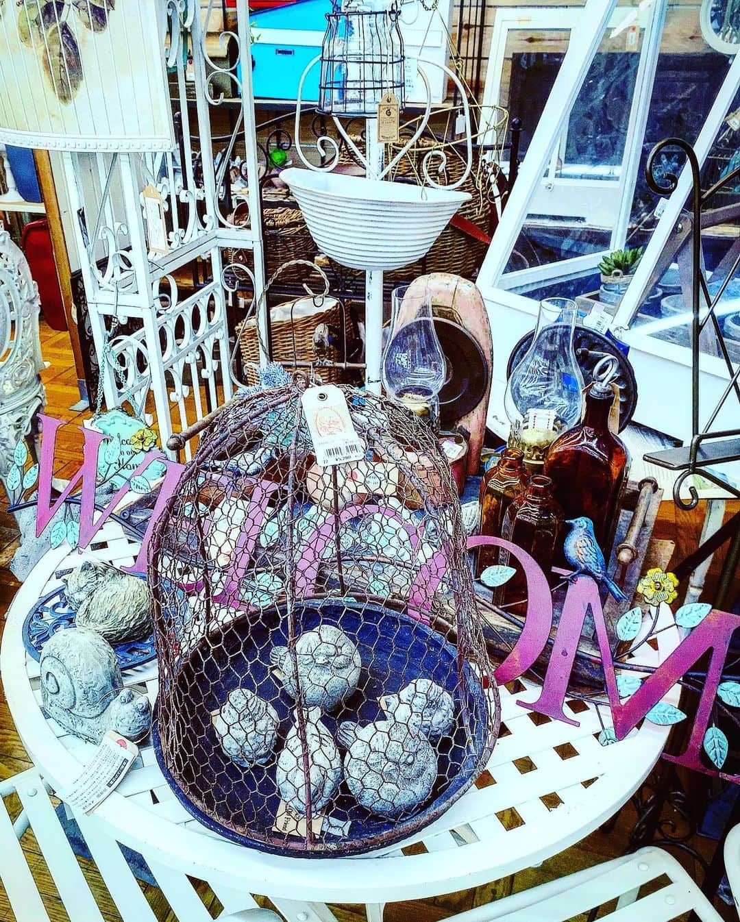 ちゃたさんのインスタグラム写真 - (ちゃたInstagram)「好きなインテリア雑貨屋さん  さて、ペットショップもみたし買い物終わったし帰ろッ🐈  #インテリア #雑貨屋 #アンティーク雑貨 #おきがくらぶ  #interiordesign #お洒落 #shop#springfashion  #fashionablelife #たのしい時間 #fashionable #お出かけ #ワクワク #家具探し #家具選び  #トレンド #雑貨屋さん巡り #雑貨店 #fashion  #l4l #置き画 #雑貨 #ペットショップ #ファッション好きな人と繋がりたい  #雑貨好きな人と繋がりたい  #お洒落な人と繋がりたい #小物 #shopping#お洒落#インテリア雑貨 #お買い物」2月8日 15時23分 - c.h.a.t.a.13