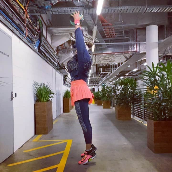 中村豊のインスタグラム：「Prep 4 a match #試合前のアップ　#matchprep #全豪オープン」