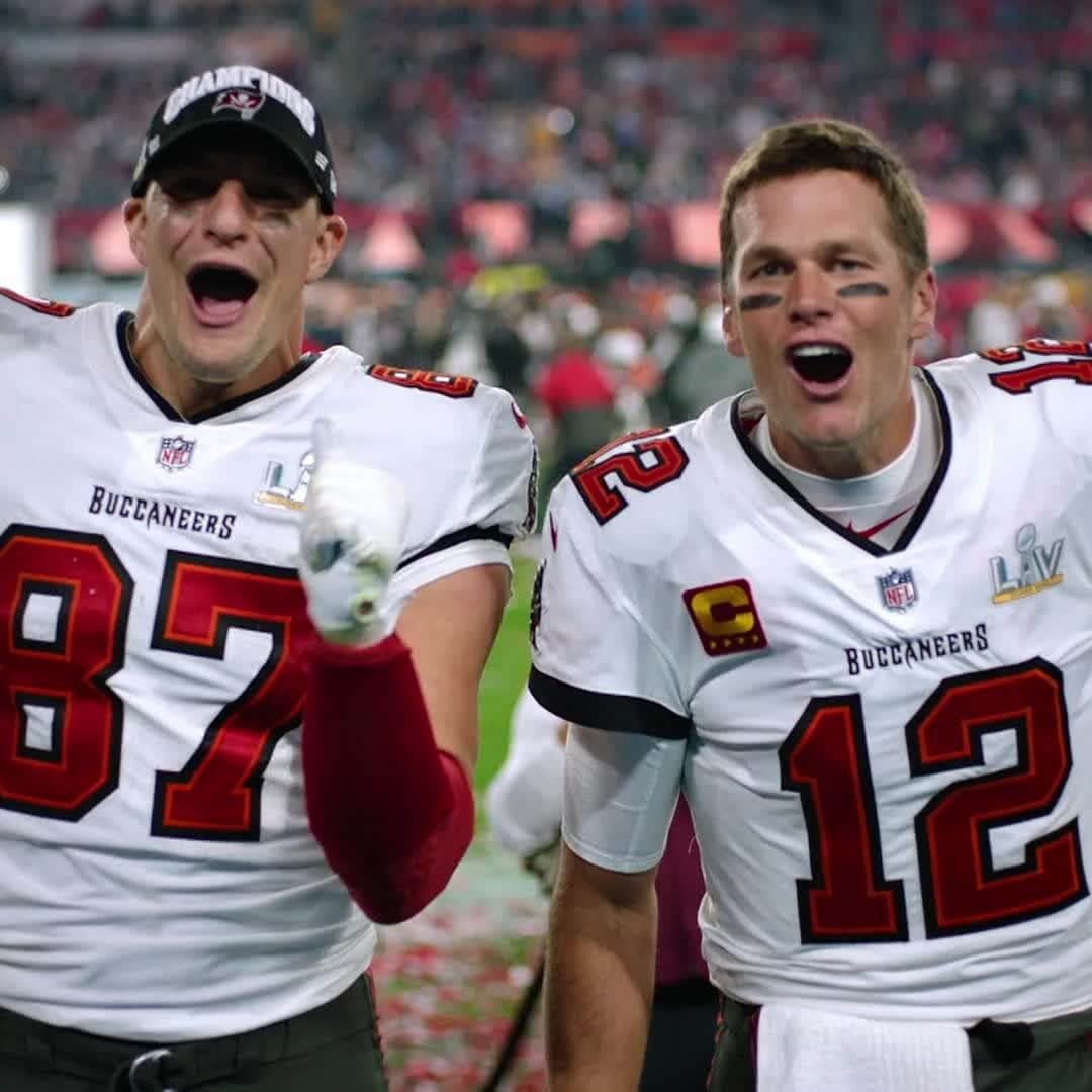 Walt Disney Worldのインスタグラム：「Hey, @tombrady & @gronk, you and the @Buccaneers just won the Super Bowl 🏆. What are you going to do next?  #WaltDisneyWorld #SBLV」