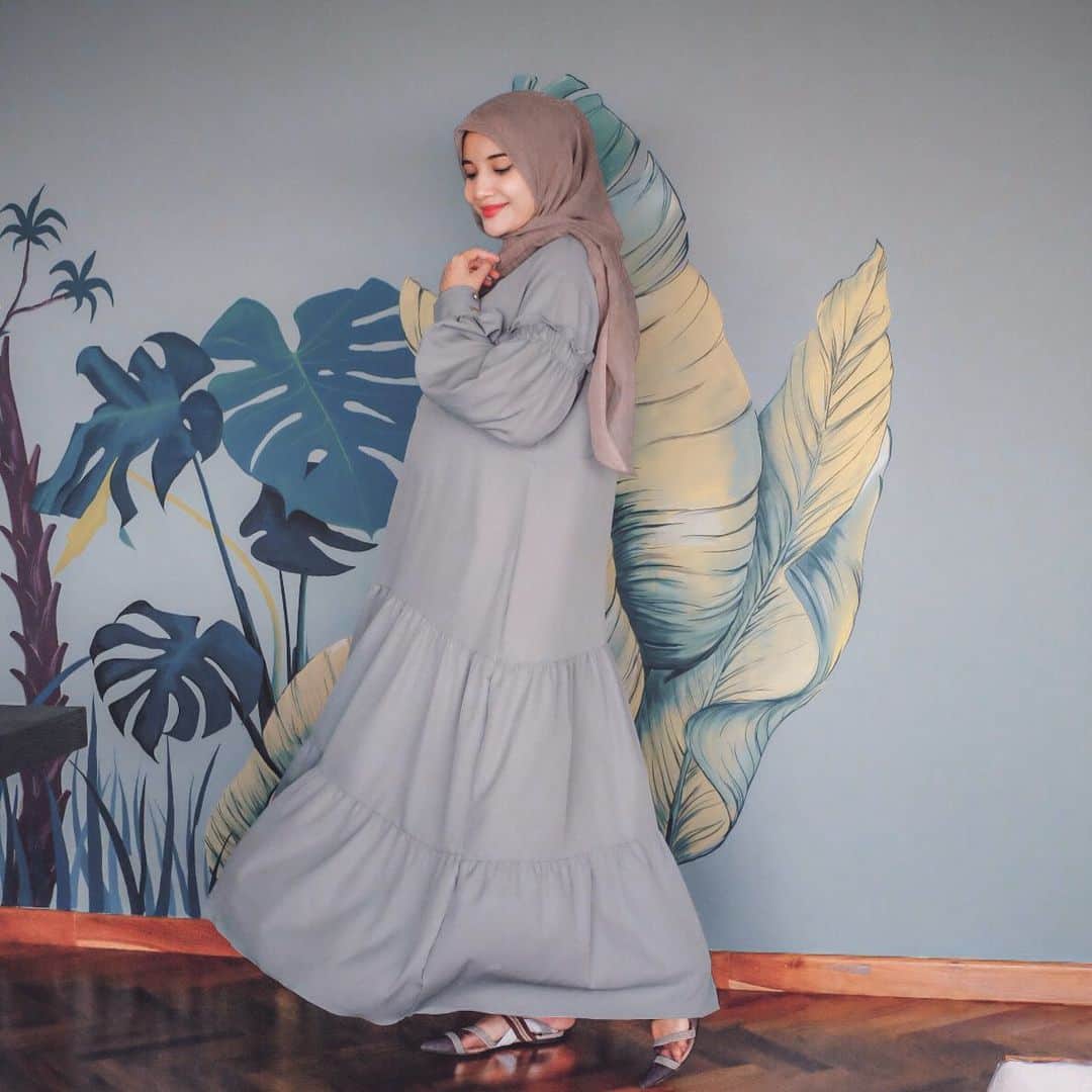 Zaskia Sungkarのインスタグラム：「Aaa jatuh cinta bgt sama koleksi dress2 terbaru nya @zashi.id 💛」