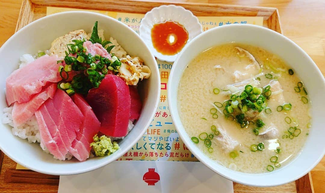 伊勢みずほさんのインスタグラム写真 - (伊勢みずほInstagram)「亀田GO コシヒカリどんDonフェスティバル～✨🍚✨ スタンプラリーに参加してきたよ☺️  参加店のおひとつ、本鮪丼なかばやしさんにおじゃましました。コスパがすごすぎて驚きました‼️ 本鮪丼が1100円😵 あら汁が 400円😵  お安い😍美味😍 びっくり😍本鮪😍  ちなみに夜は手羽先のお店に変身されるそうです。 斬新‼️  #亀田goコシヒカリどんdonフェスティバル #亀田 #亀田産コシヒカリ #スタンプラリー #新潟市江南区 #本鮪丼なかばやし #本鮪丼 #本鮪 #まぐろ丼 #新潟市ランチ #ランチ #大満足 #あら汁 #イベント開催中 #ラジオ #ごきげんアワー #bsnラジオ #お腹いっぱい #ごちそうさまでした☺️ #感謝 #ありがとうございます #伊勢みずほ #亀どん」2月8日 15時43分 - isemizuhoo